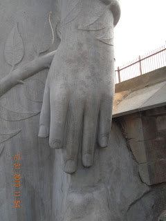 uneven finger of gommuteshwara