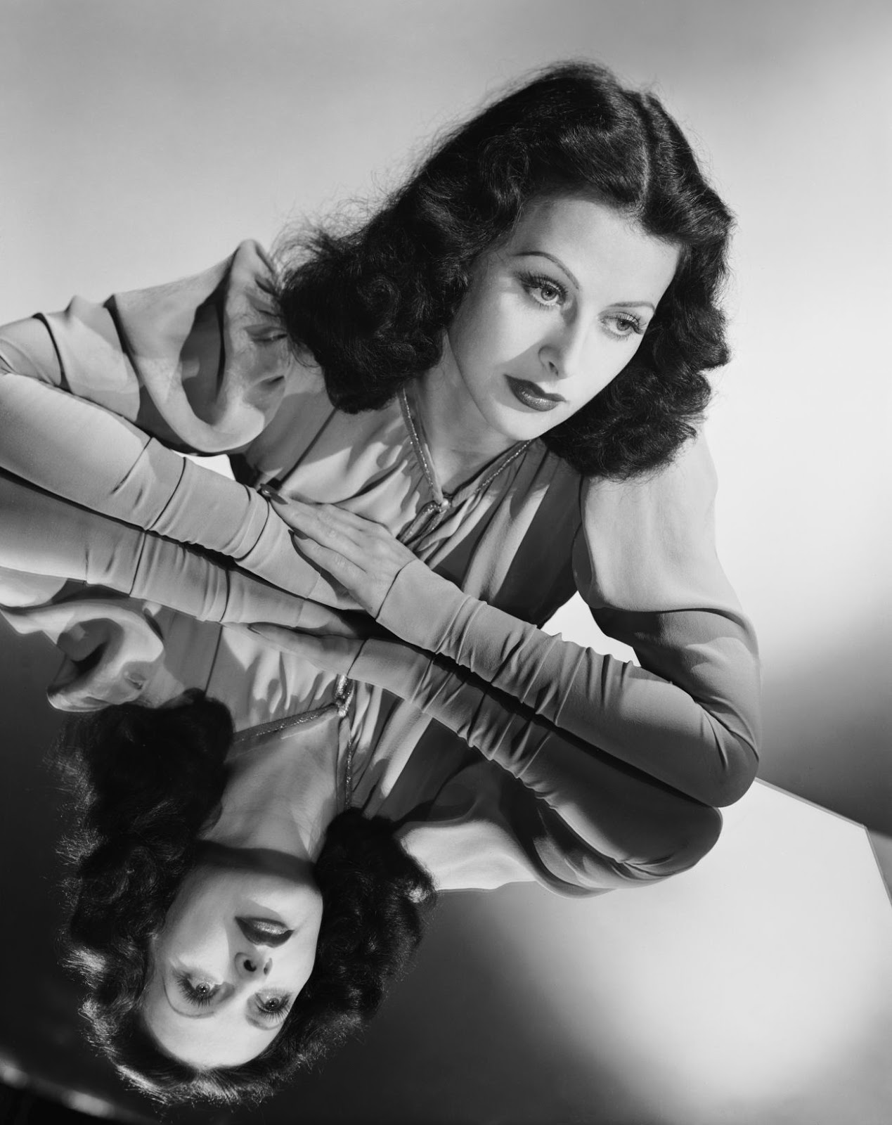 Laura's Miscellaneous Musings: Tonight's Movie: Bombshell: The Hedy Lamarr Story (2017 ...