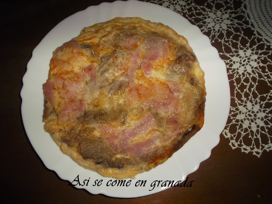 Tortilla de berenjenas, jamón y queso