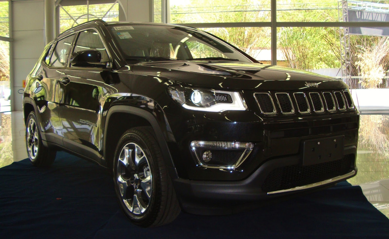 Jeep Compass Limited 2017 chega às concessionárias