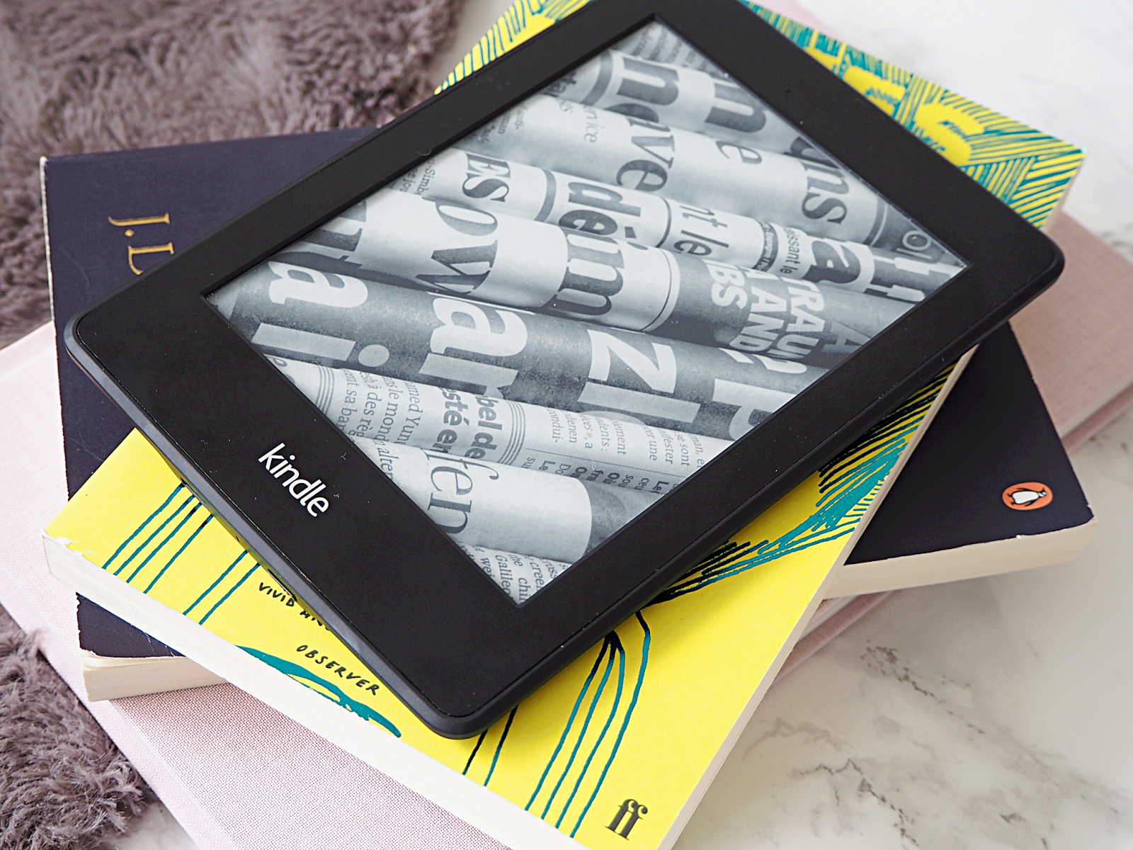 KINDLE VS PAPERBACK IS TECHNOLOGY KILLING THE PAPERBACK? LAURA SIAN