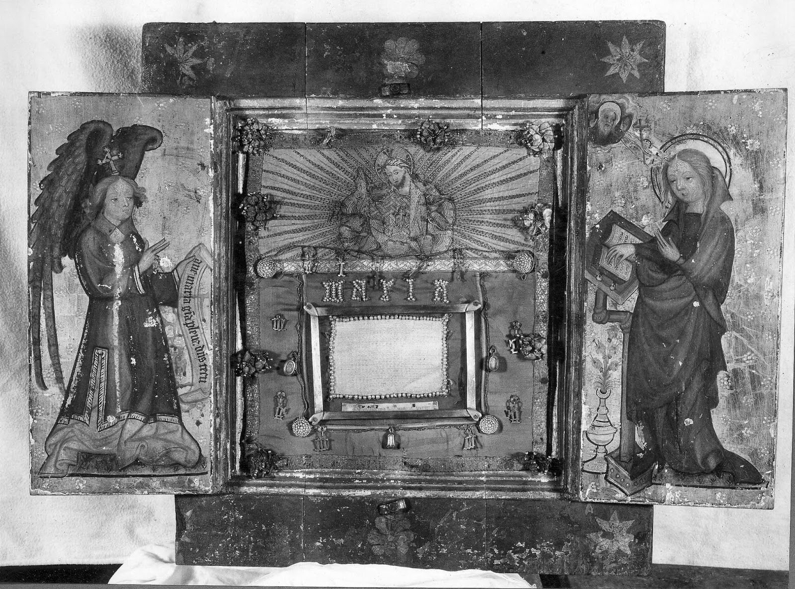 Υφασμάτινο λείψανο από το ιερό μαφόριο της Υπεραγίας Θεοτόκου http://leipsanothiki.blogspot.be/