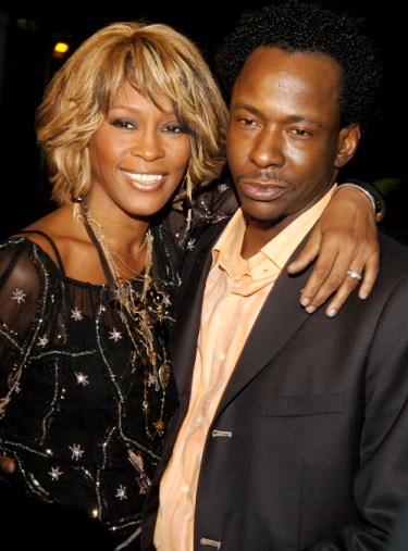 Bobby Brown y Whitney Houston Foto de Bobby Brown abrazando a su mujer