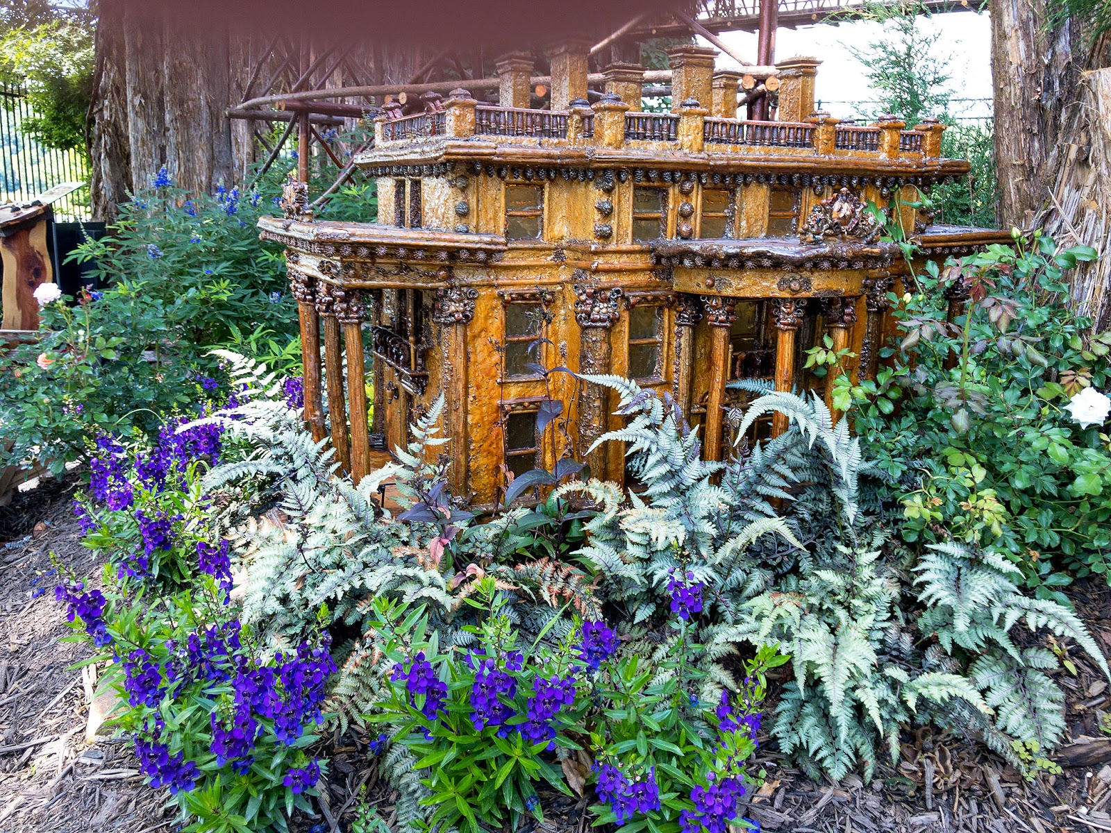 Bubba's Garage: Biltmore Summer Flowers and Garden Trains