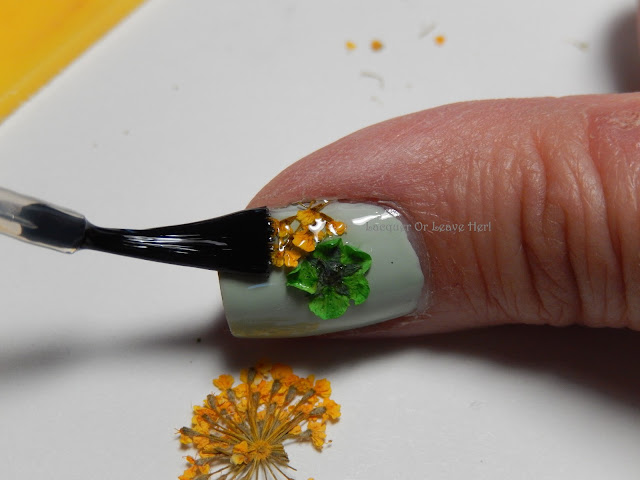 Lacquer or Leave Her!: Tutorial: Working with dried flowers :)
