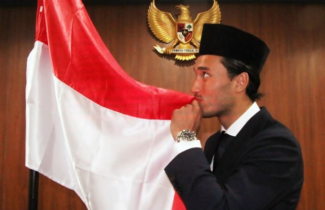 Warga negara indonesia dan orang asing yang bertempat tinggal di indonesia disebut