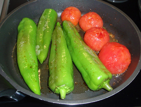 Pimientos y tomates confitados