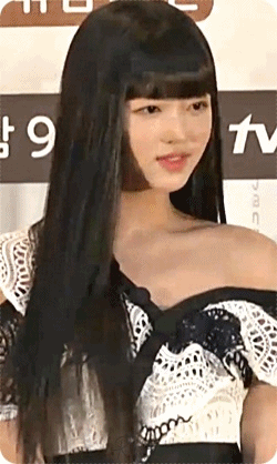 식량일기 제작 발표회 포토라인 오마이걸 유아.gif | 인스티즈