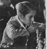 Arturito Pomar jugando ajedrez