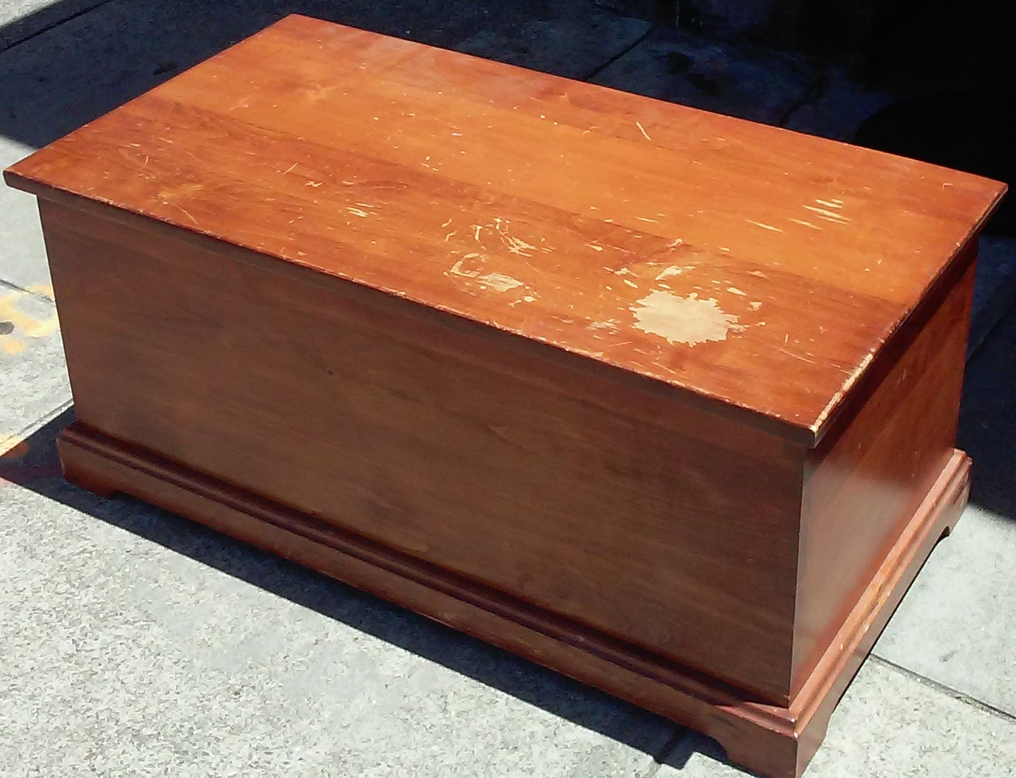 UHURU FURNITURE & COLLECTIBLES SOLD Cherry Finish Cedar Chest 40