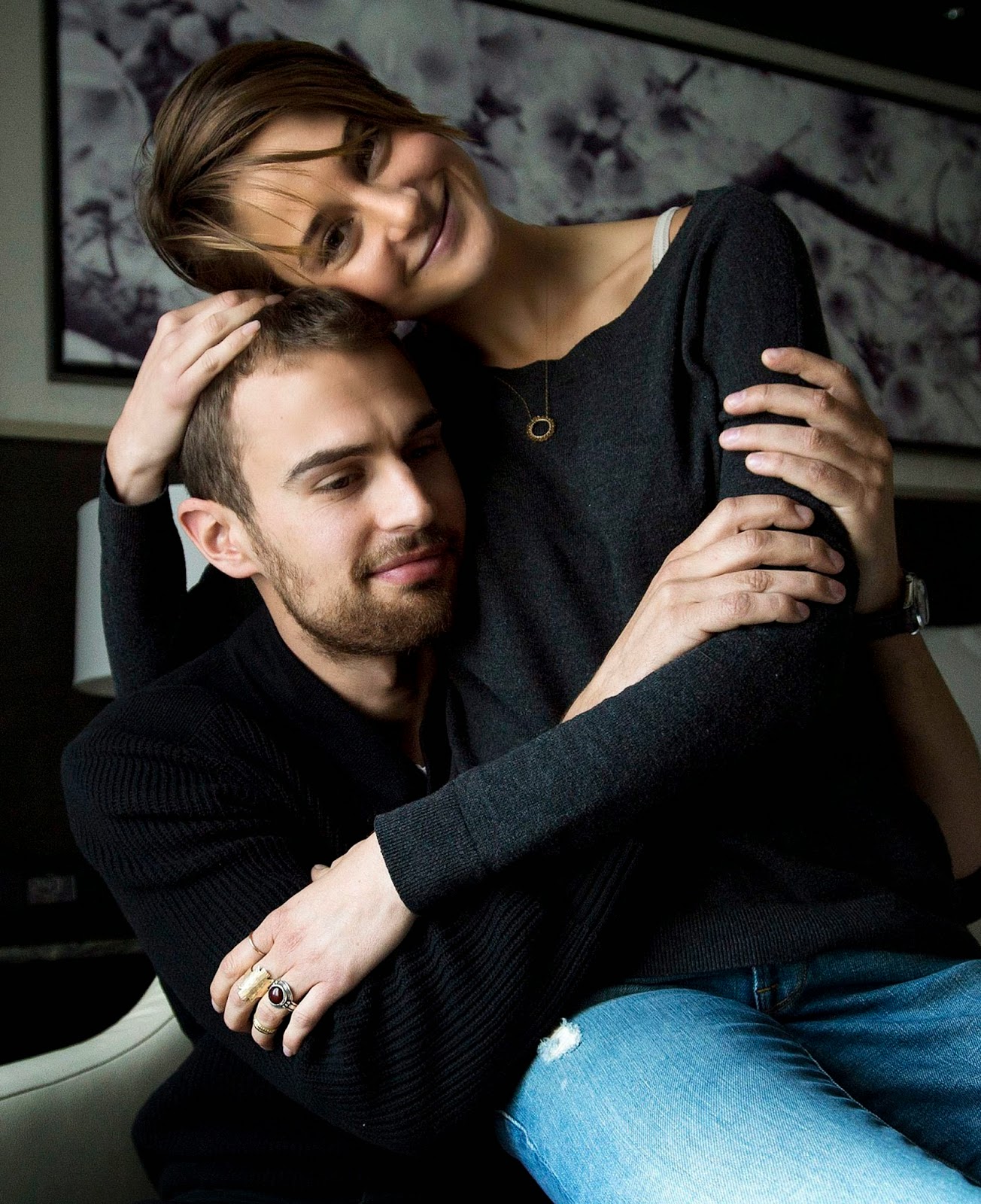 Theo James Freundin Theo James Freundin