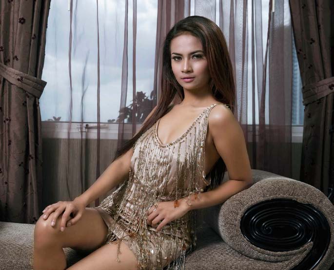 Vanessa Angel - Male Indonesia, June 2013.