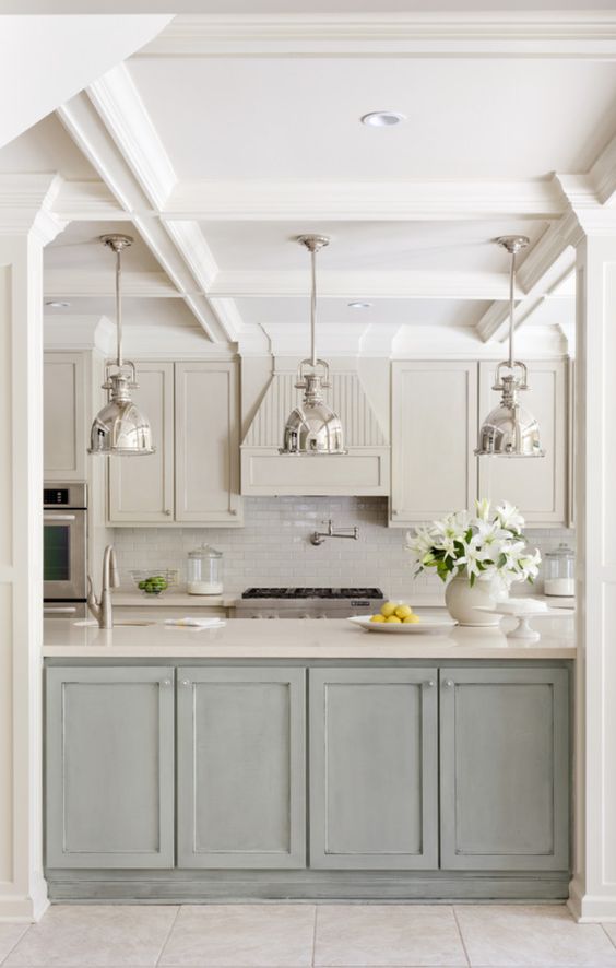Gorgeous serene and subtle kitchen. Blue and White Kitchen Decor Inspiration { 40 Home Decor Ideas to PIN}
