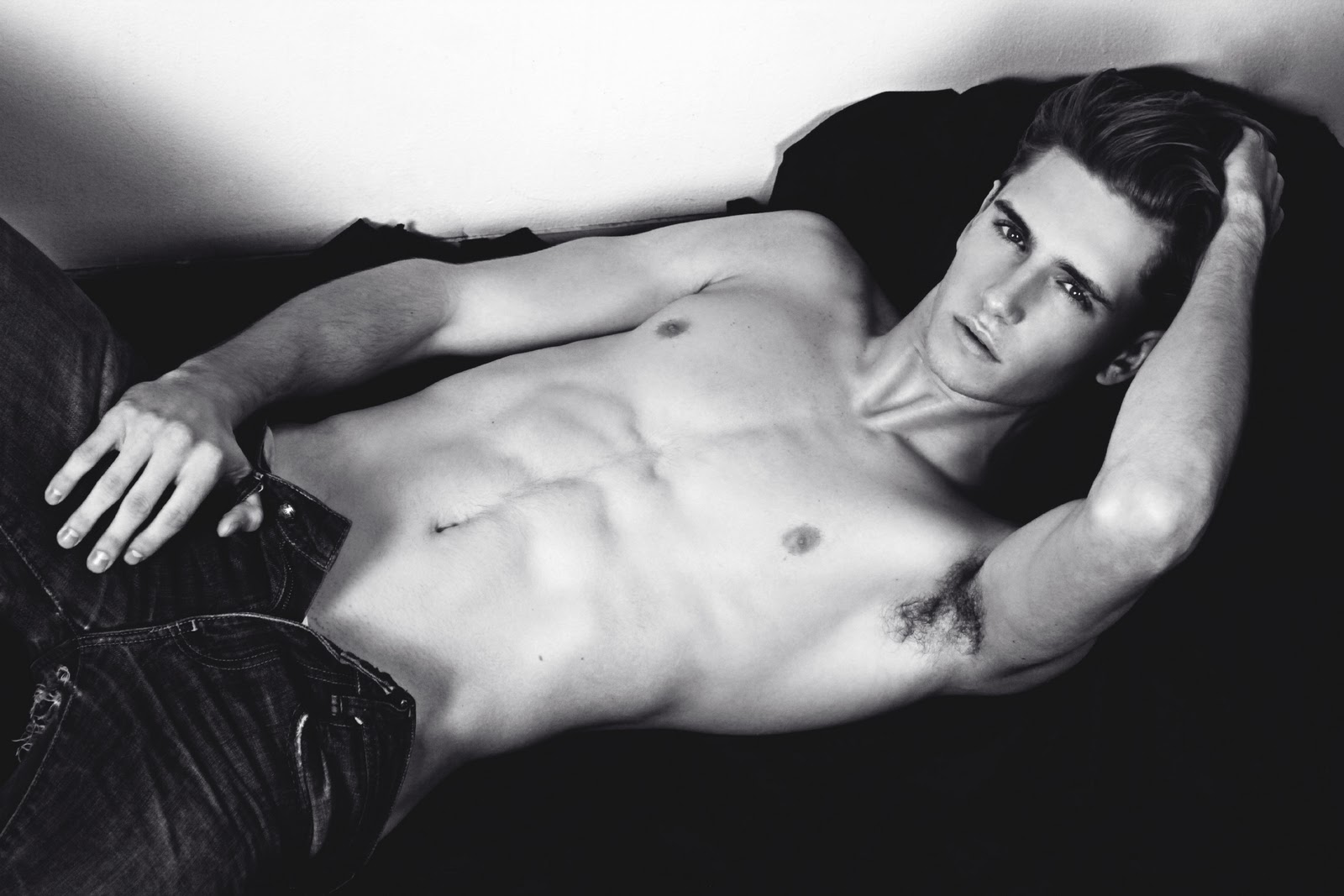 naked-pictures-of-jackson-rathbone