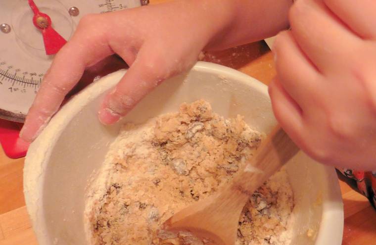 Cinnamon and Raisin Cookies: Eat Whilst Still Hot