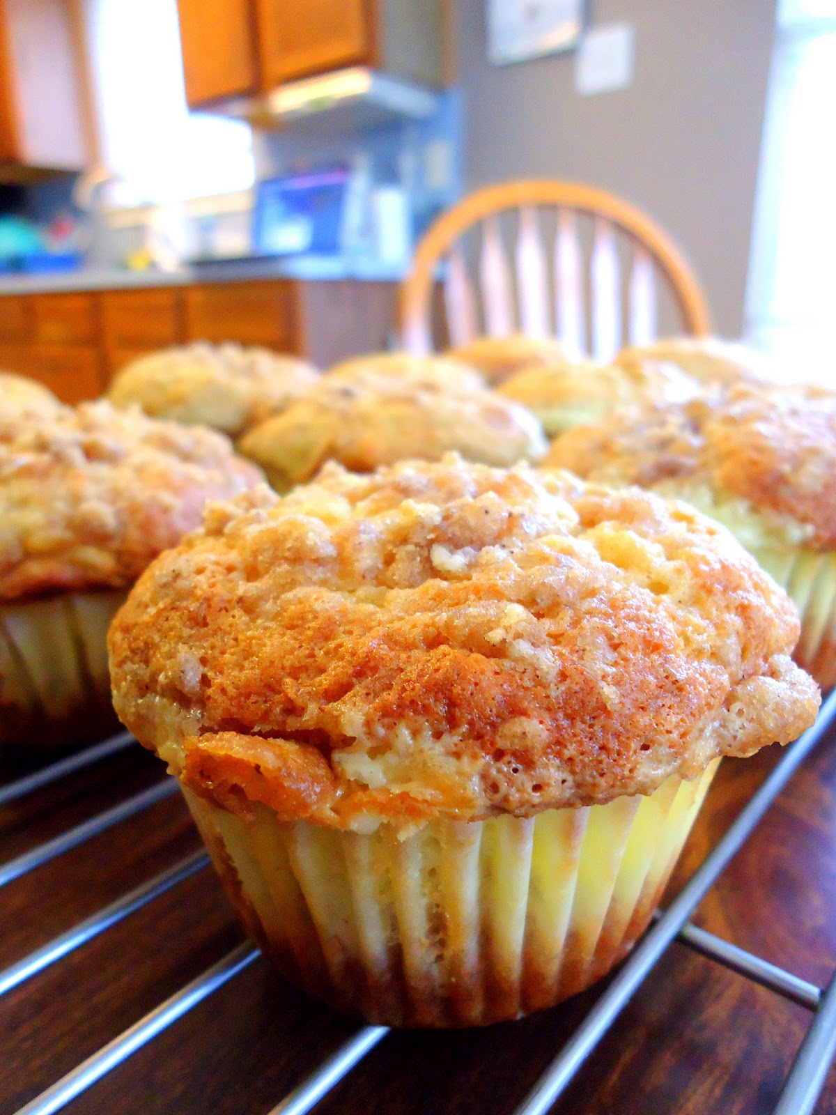 Foodie &amp; Fabulous: Banana Cream Cheese Muffins with Streusel Topping