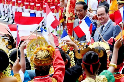 The President of France François Hollande came to Indonesia to meet President Jokowi