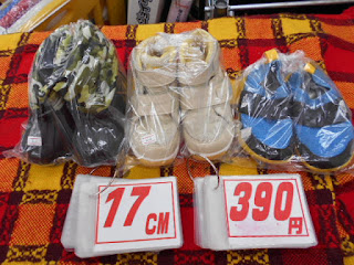 リサイクル品の１７センチの靴　ノーズフェース、アシックス３９０円