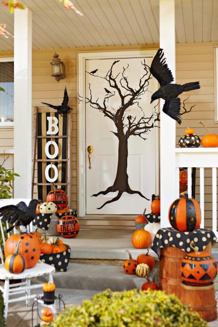 Halloween spooky tree decoration for front door 18 Halloween front door spooky decoration. Halloween spooky tree decoration for front door. Haunting décor for front door. Best front door ideas for Halloween. Best Halloween front door haunting decoration. Halloween front door decoration 2018.
