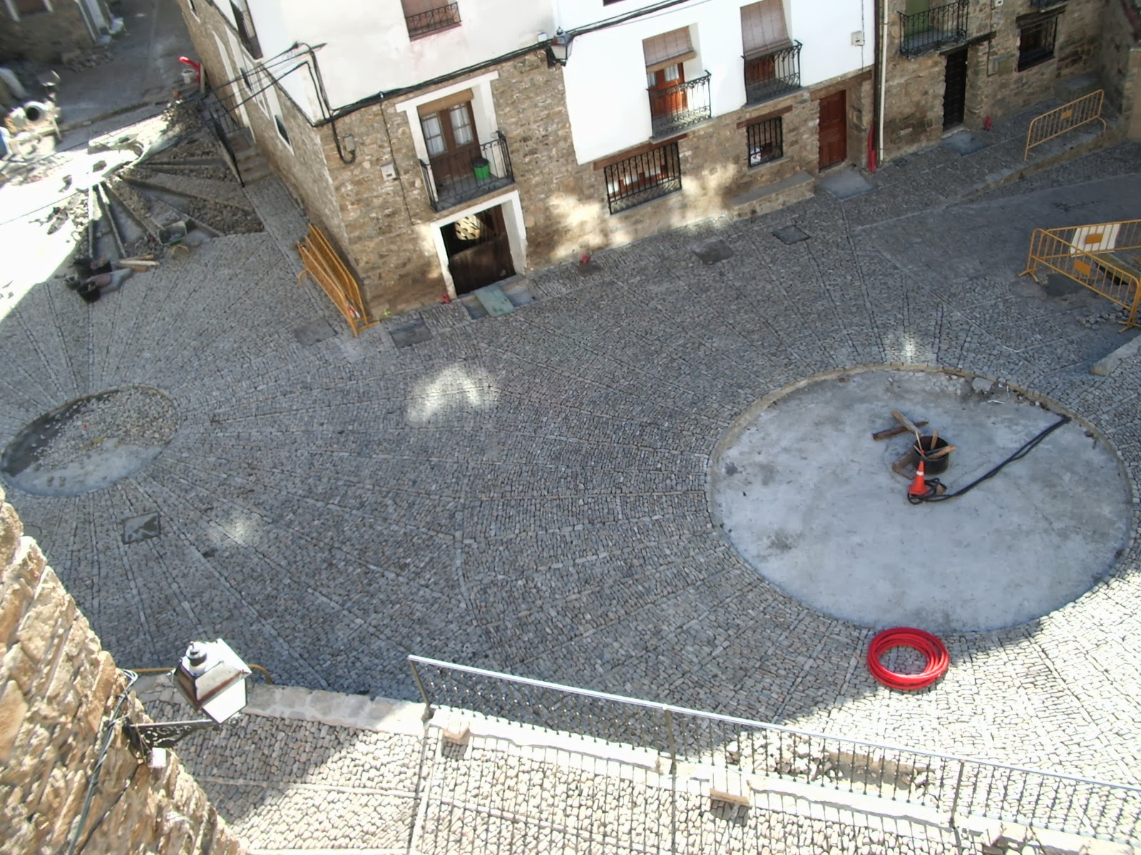 Los tres círculos de la Plaza del Olmo y la calle de D. Francisco Martínez Cabezón para convertirse en una sóla Plaza. San Román de Cameros