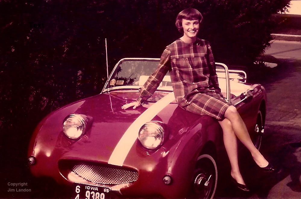 “Go Over There, By the Car!” 34 Funny Vintage Snapshots Capture Women
