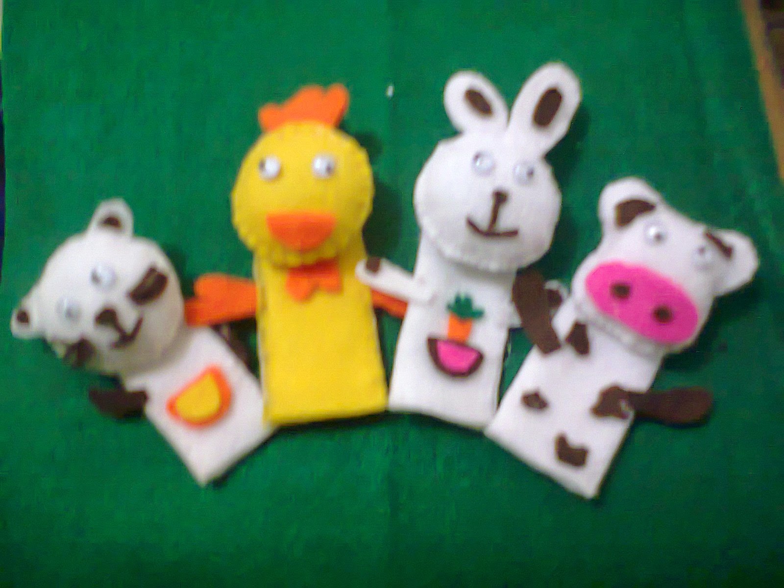 Let's Share: ALAT PERMAINAN EDUKATIF PEABODY BONEKA JARI