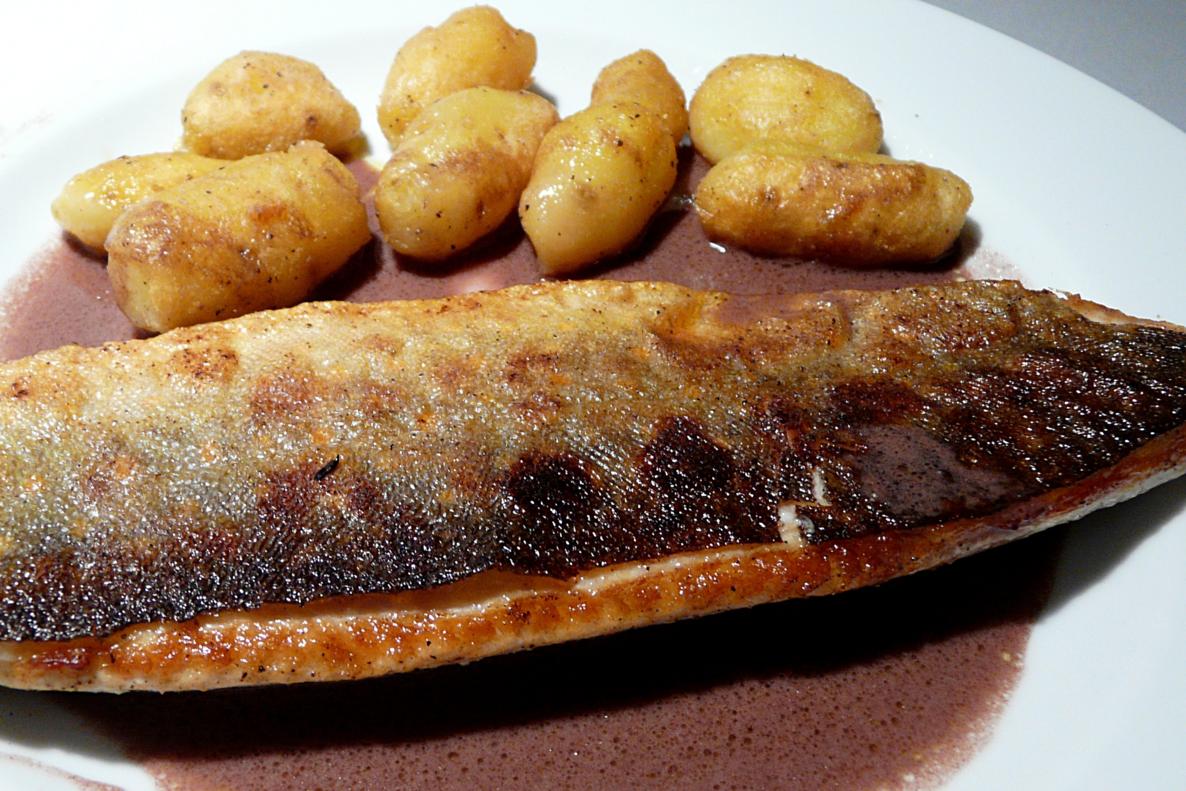 Kulinarische Welten zu Fisch- und Meeresfrucht: Zander an Rotweinsauce