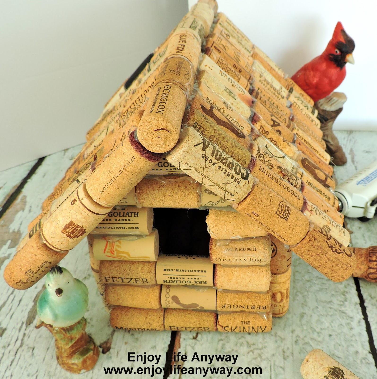 enjoy-life-anyway-how-to-build-a-bird-house-with-used-wine-corks