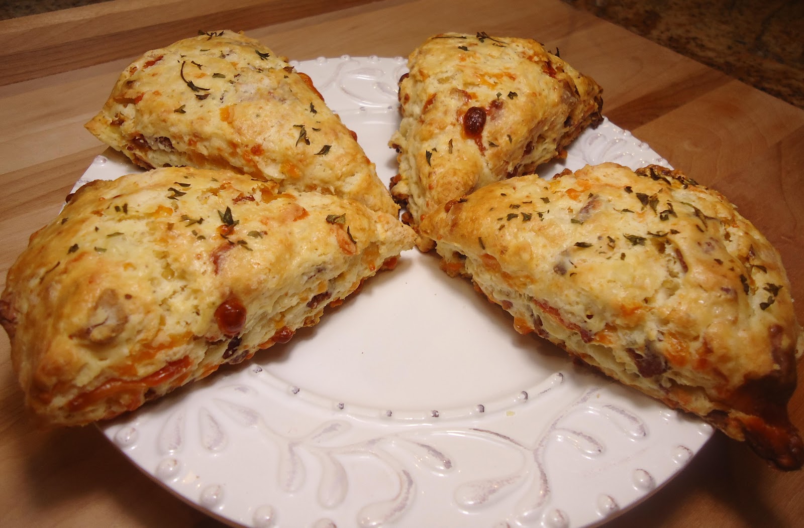 A Hungry Teacher....................: Bacon &amp; Cheddar Scones