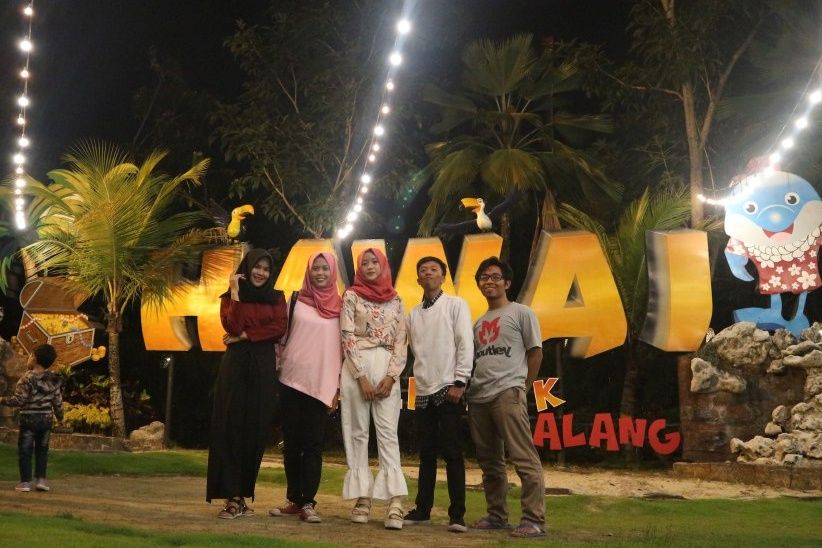 Warna Warni Liburan Di Hawai Waterpark Dan Malang Night Paradise