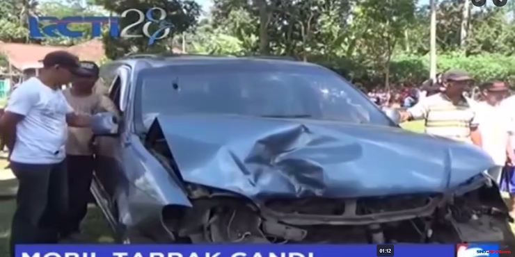 Supir Ambulan Tewas Setelah Menabrak Pohon Di Bojonegoro