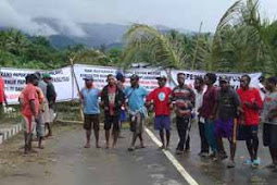 Tolak Pembentukan Kabupaten Tambrauw, Masyarakat Adat 5 Distrik di Manokwari Blokir Jalan Trans