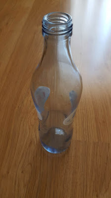Upcycled: glass bottle to Easter decor Upcycled: glass bottle to Easter decor