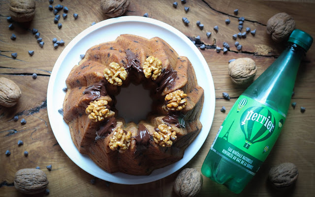 Bundt cake de plátano con chocolate y nueces