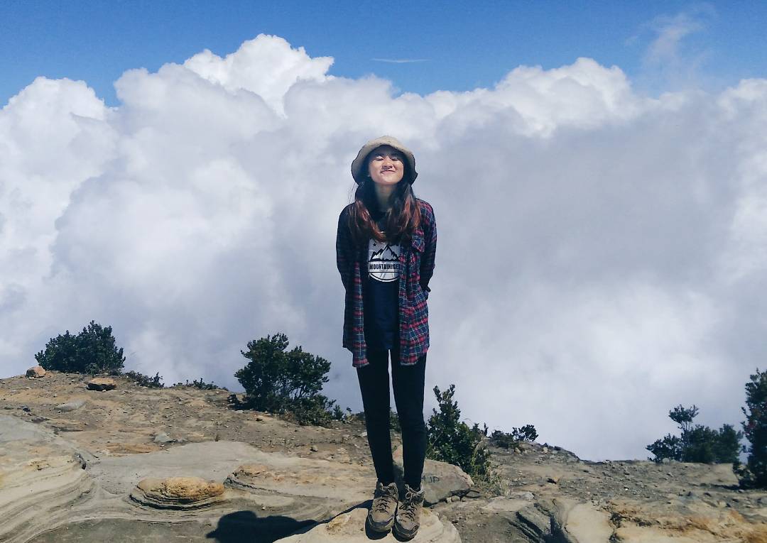 Septi Anggar Wati Pendaki Cantik Yang Bikin Gunung Makin Adem