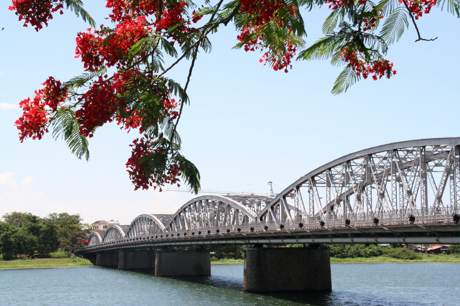 Truong Tien Bridge A History Of Hue S Legendary Royal Mint Bridge Johor Kaki Travels For Food