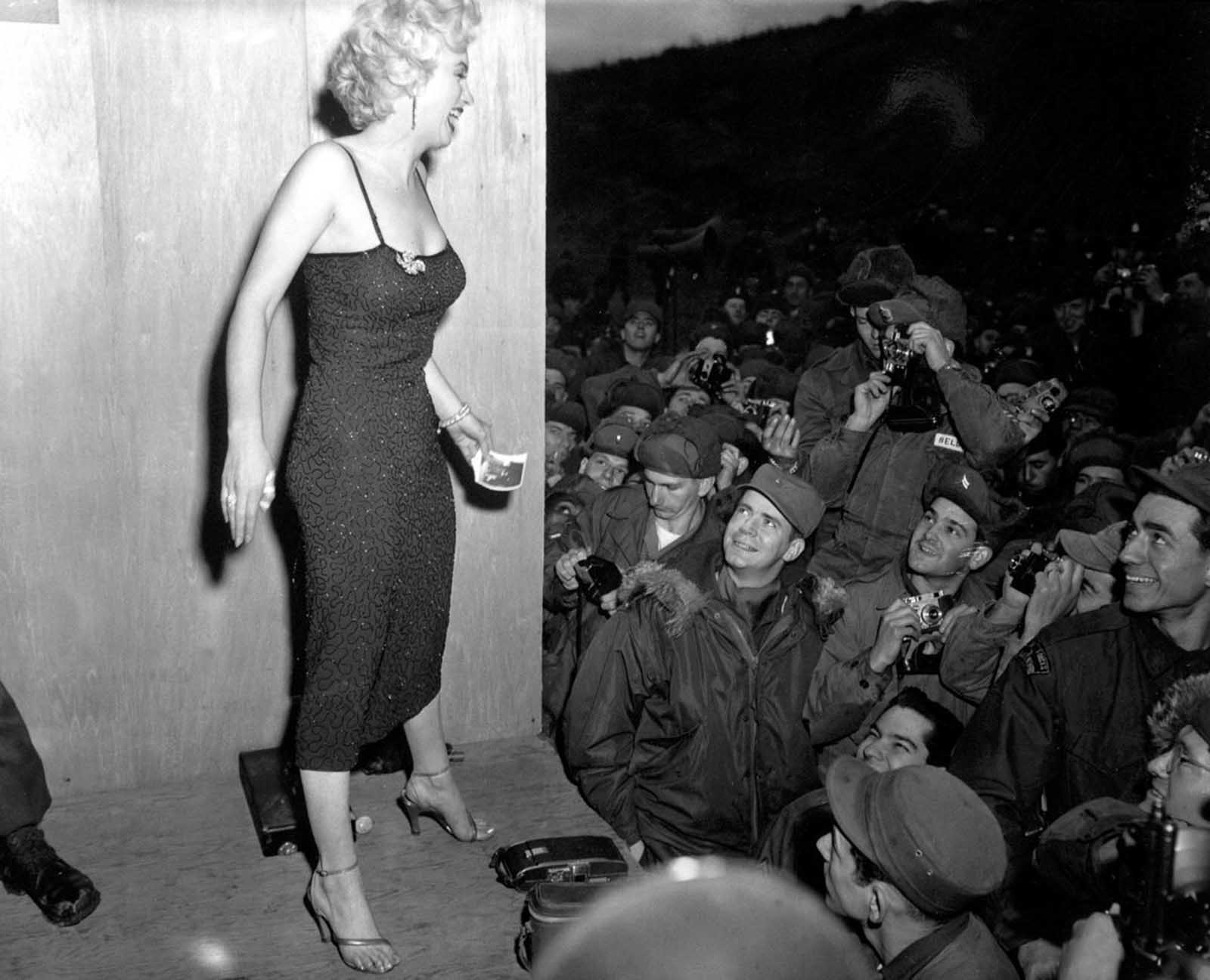 Monroe posing for soldiers in Korea.