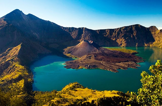  Climbing Mount Rinjani package - Operator No. Trip Mountains 01 in Indonesia