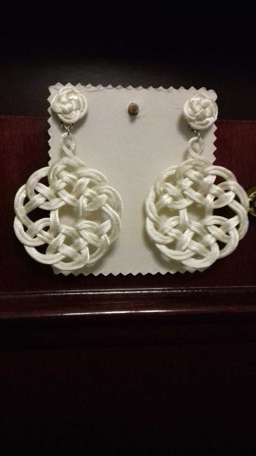 Varios de laceria celta beig, marfil.