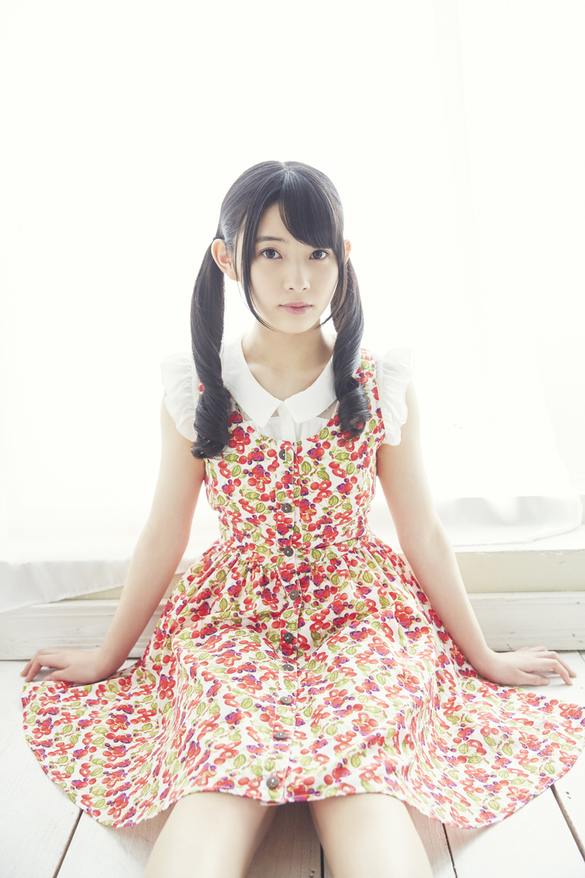 Sakamichi Notes: Kakizaki Memi: A few more new gravure pics from Hustle  Press