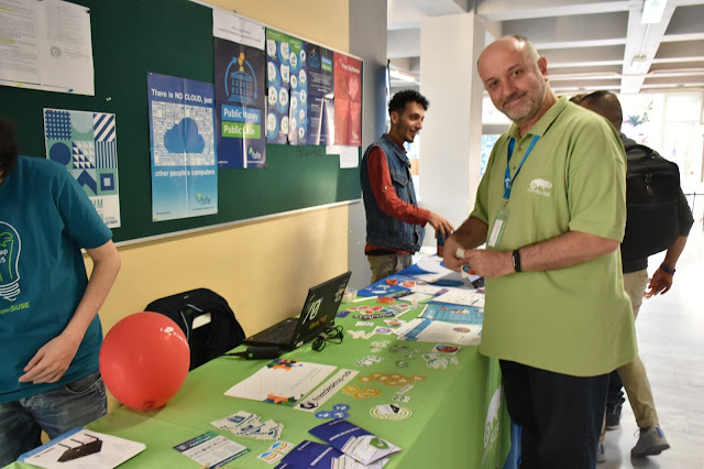 FOSSCOMM 2019 - Stathis at openSUSE and GNOME booth