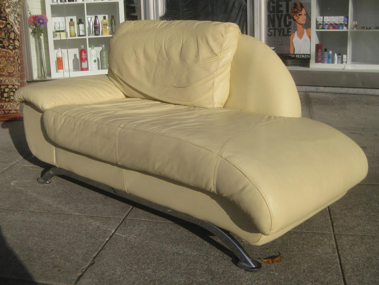 Uhuru Furniture Collectibles Sold Cream Leather Chaise Lounge Sold Cream Leather Chaise Lounge 145