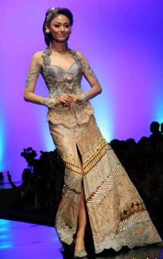 Foto Kebaya Wisuda Anne Avantie Untuk Wanita Modis