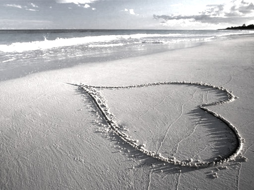 http://4.bp.blogspot.com/-aouCDOZa6Ck/TV__4EG11jI/AAAAAAAAAMM/8qZx3mHz6j4/s1600/GvSparx-+Heart+In+Sand.jpg
