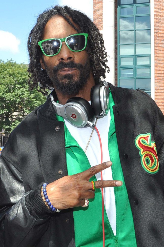 Snoop Fashion: Snoop Walking the Streets