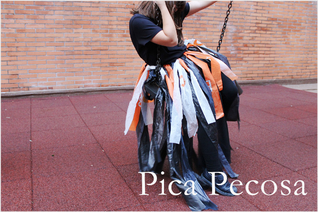 Negrita fragancia Exagerar Haz un vestido de bruja DIY para Halloween con 2 bolsas de basura y otras 2  de plástico recicladas | Manualidades