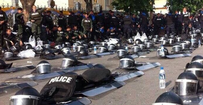 Αυτά τα Ματ ... Σεβάστηκαν τον όρκο τους και το λαό που τους πλήρωνε ... Αυτά τα Ματ ... Σεβάστηκαν τον όρκο τους και το λαό που τους πλήρωνε ...