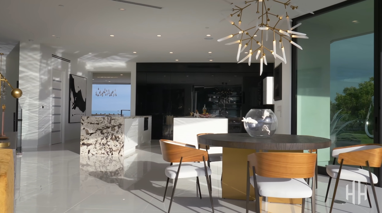 59 Photos vs. 1622 Viewmont Dr, Los Angeles vs. Luxury Mansion Interior Design Tour