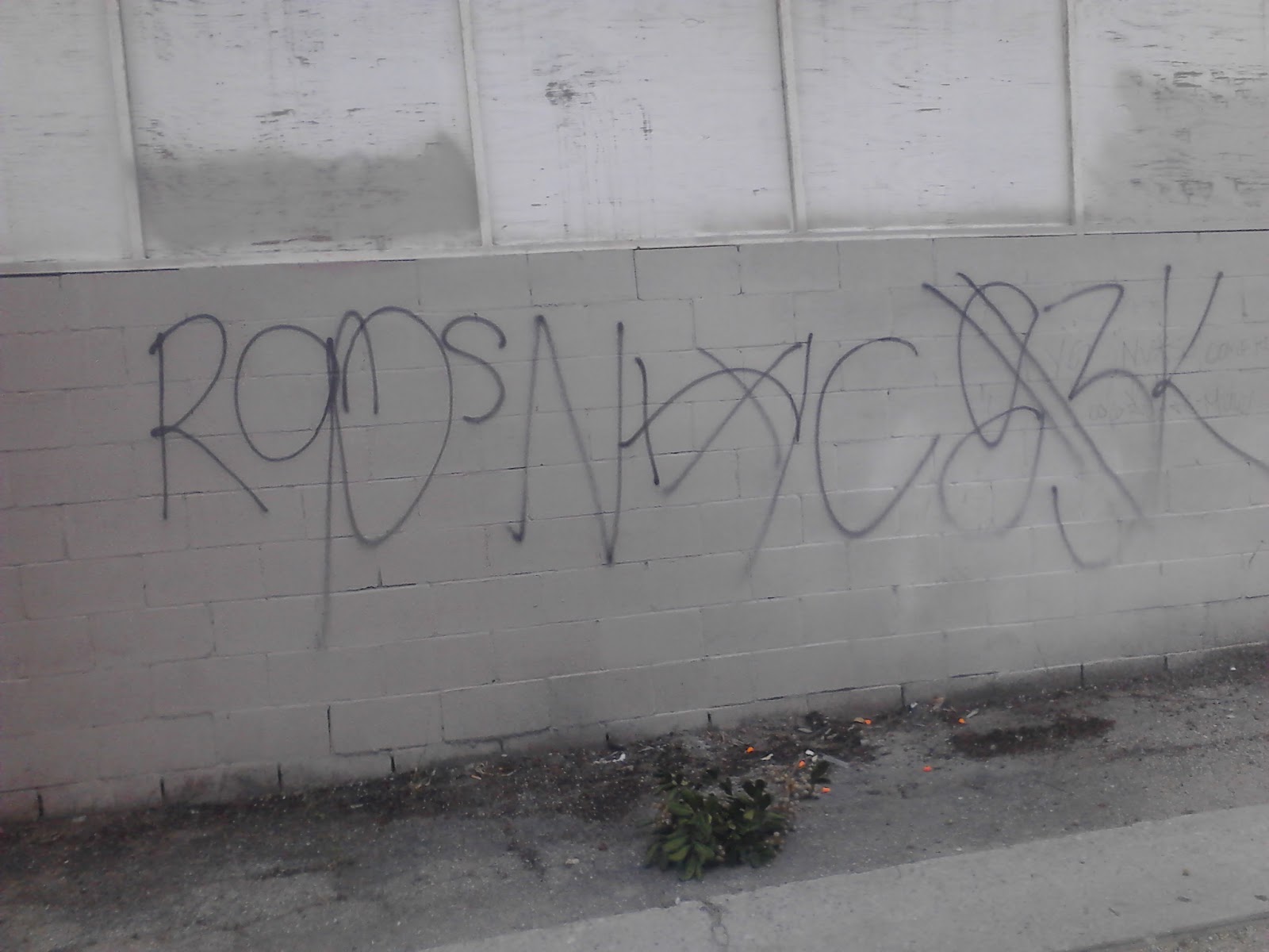 crip gangs graffiti Rollin 90 crip neighborhood