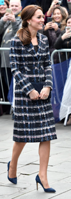 Manteau Erdem / escarpins Rupert Sanderson / pochette LK Bennett